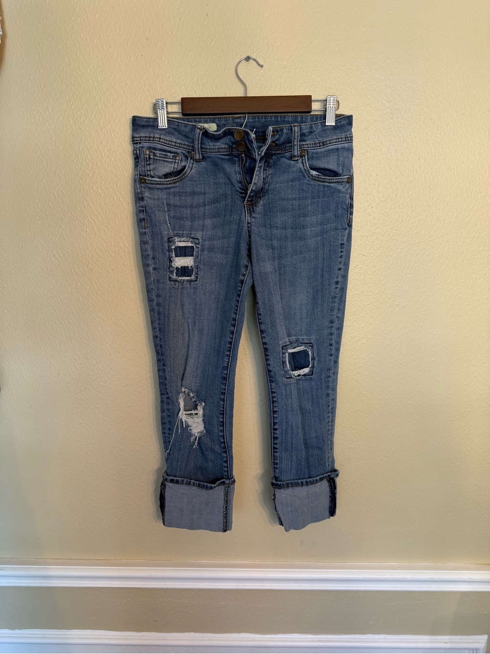 Kut from the Kloth Light Blue Distressed Cropped Jeans